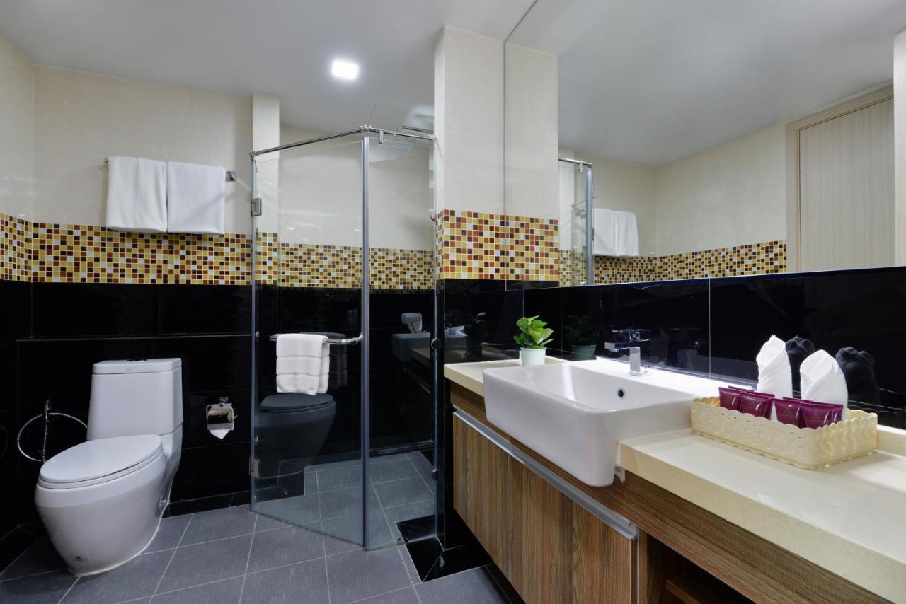 Ramada By Wyndham Bangkok Ten Ekamai Residences Luaran gambar