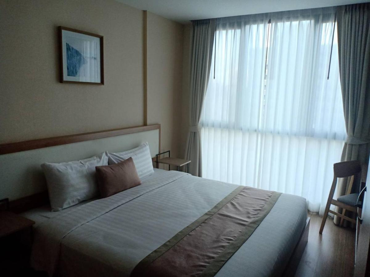 Ramada By Wyndham Bangkok Ten Ekamai Residences Luaran gambar
