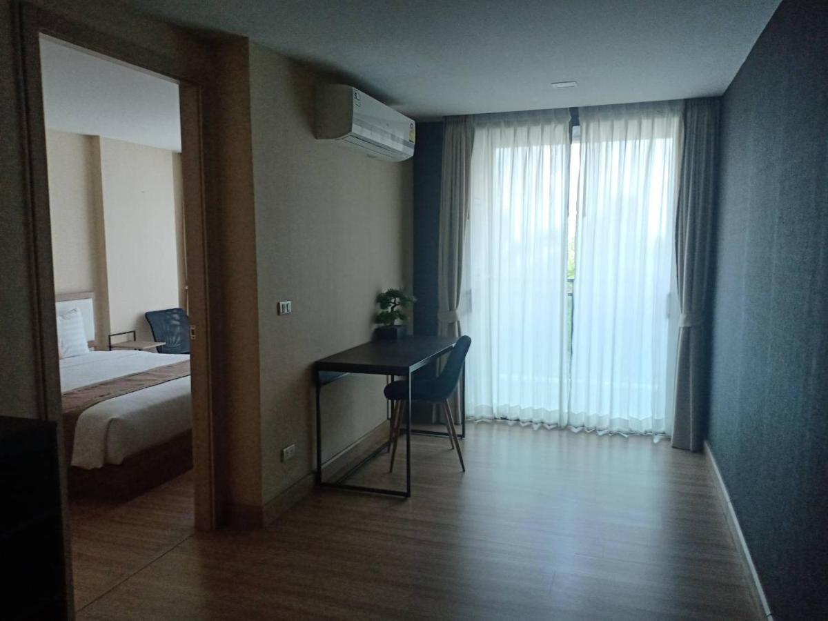 Ramada By Wyndham Bangkok Ten Ekamai Residences Luaran gambar