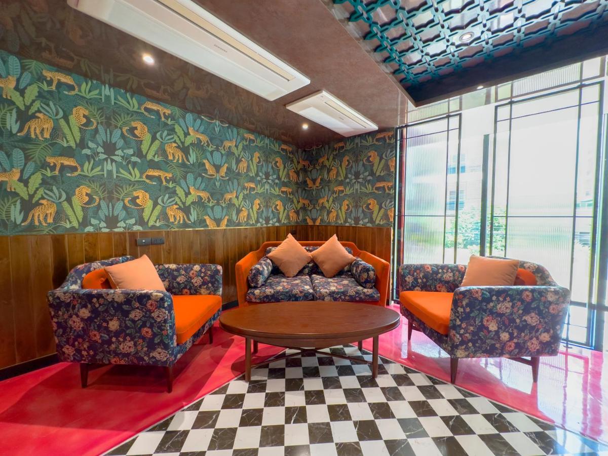 Ramada By Wyndham Bangkok Ten Ekamai Residences Luaran gambar