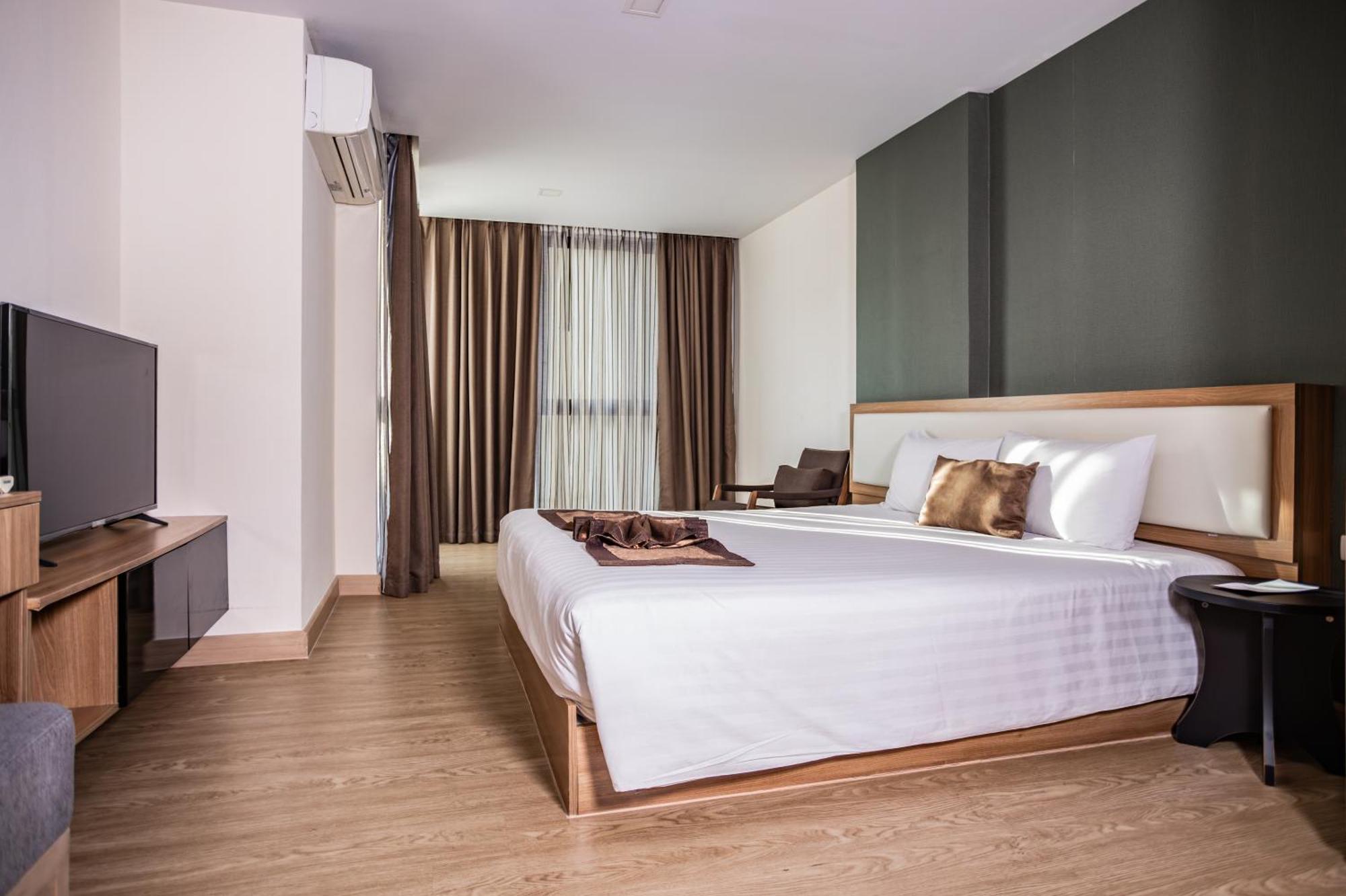 Ramada By Wyndham Bangkok Ten Ekamai Residences Luaran gambar
