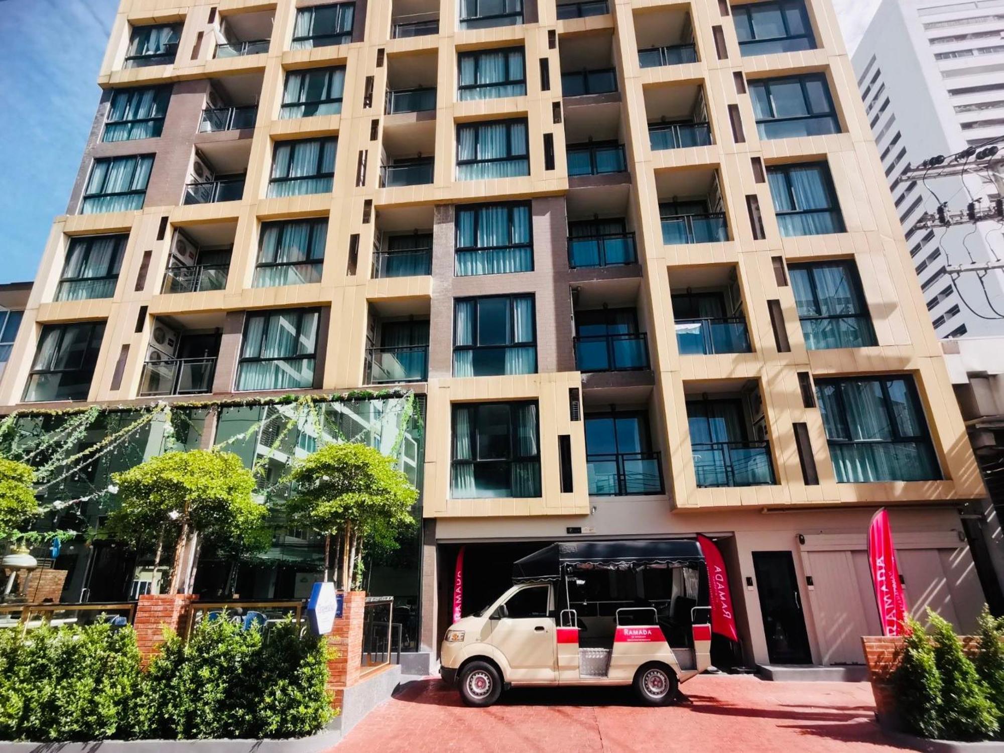 Ramada By Wyndham Bangkok Ten Ekamai Residences Luaran gambar