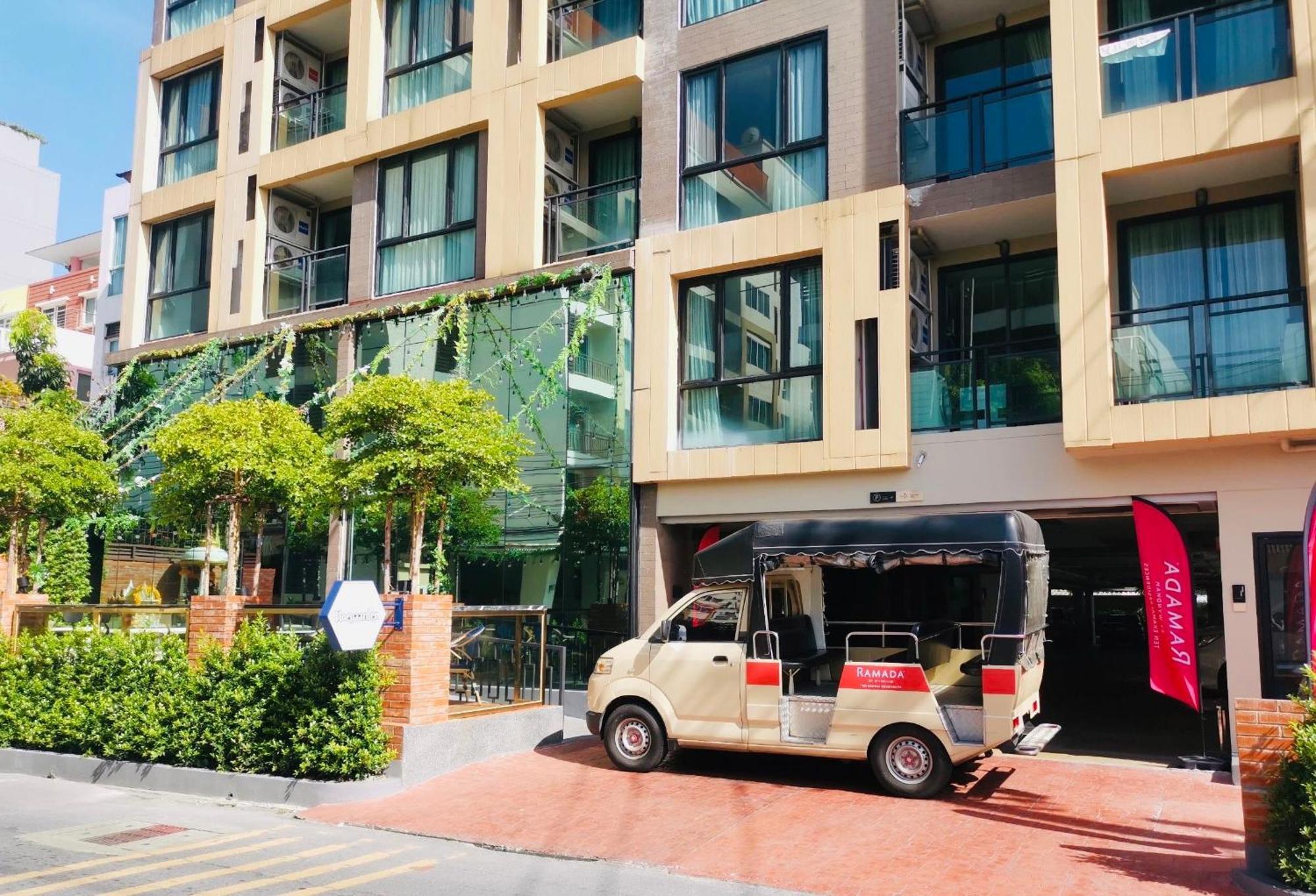 Ramada By Wyndham Bangkok Ten Ekamai Residences Luaran gambar