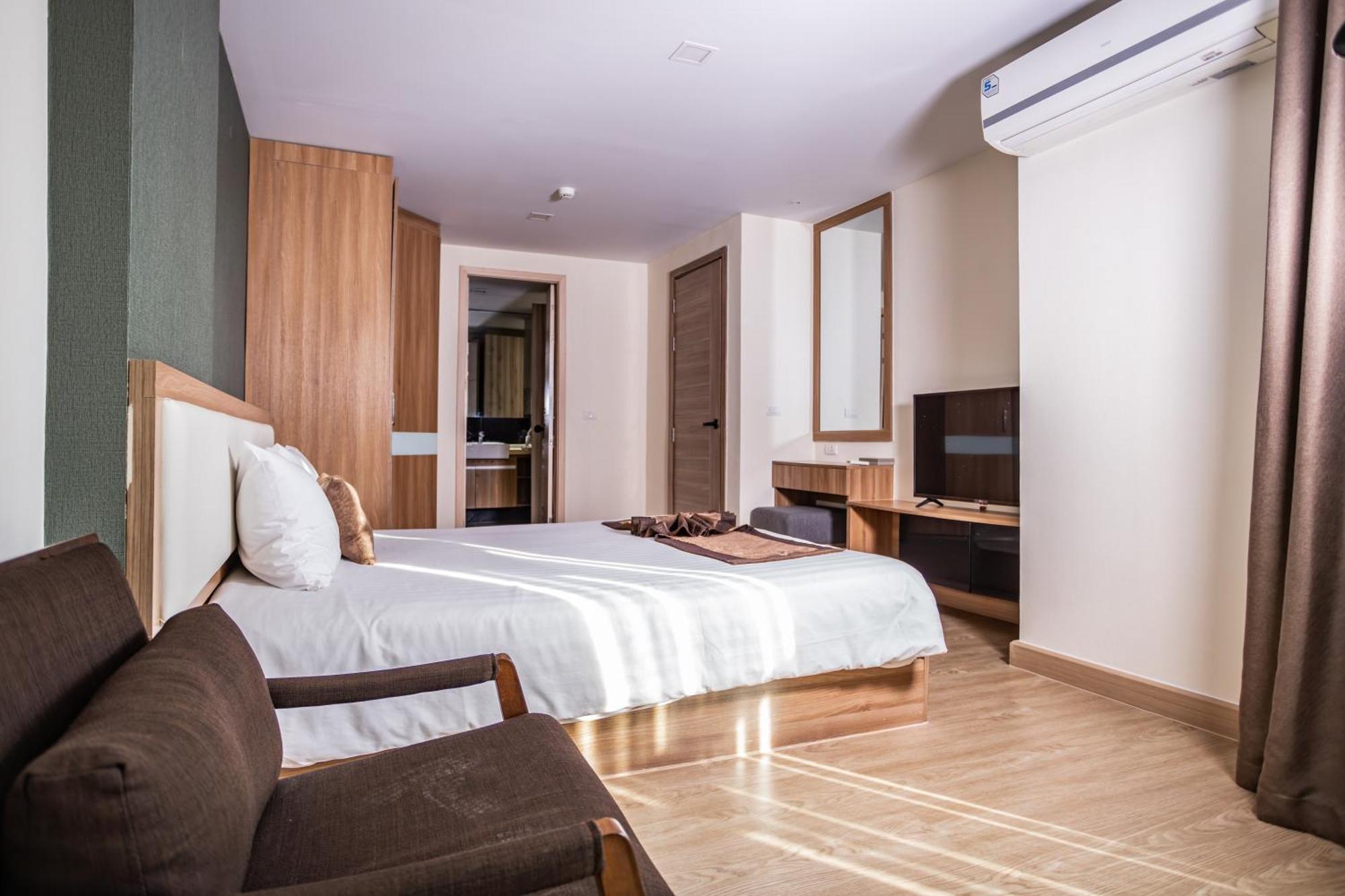 Ramada By Wyndham Bangkok Ten Ekamai Residences Luaran gambar