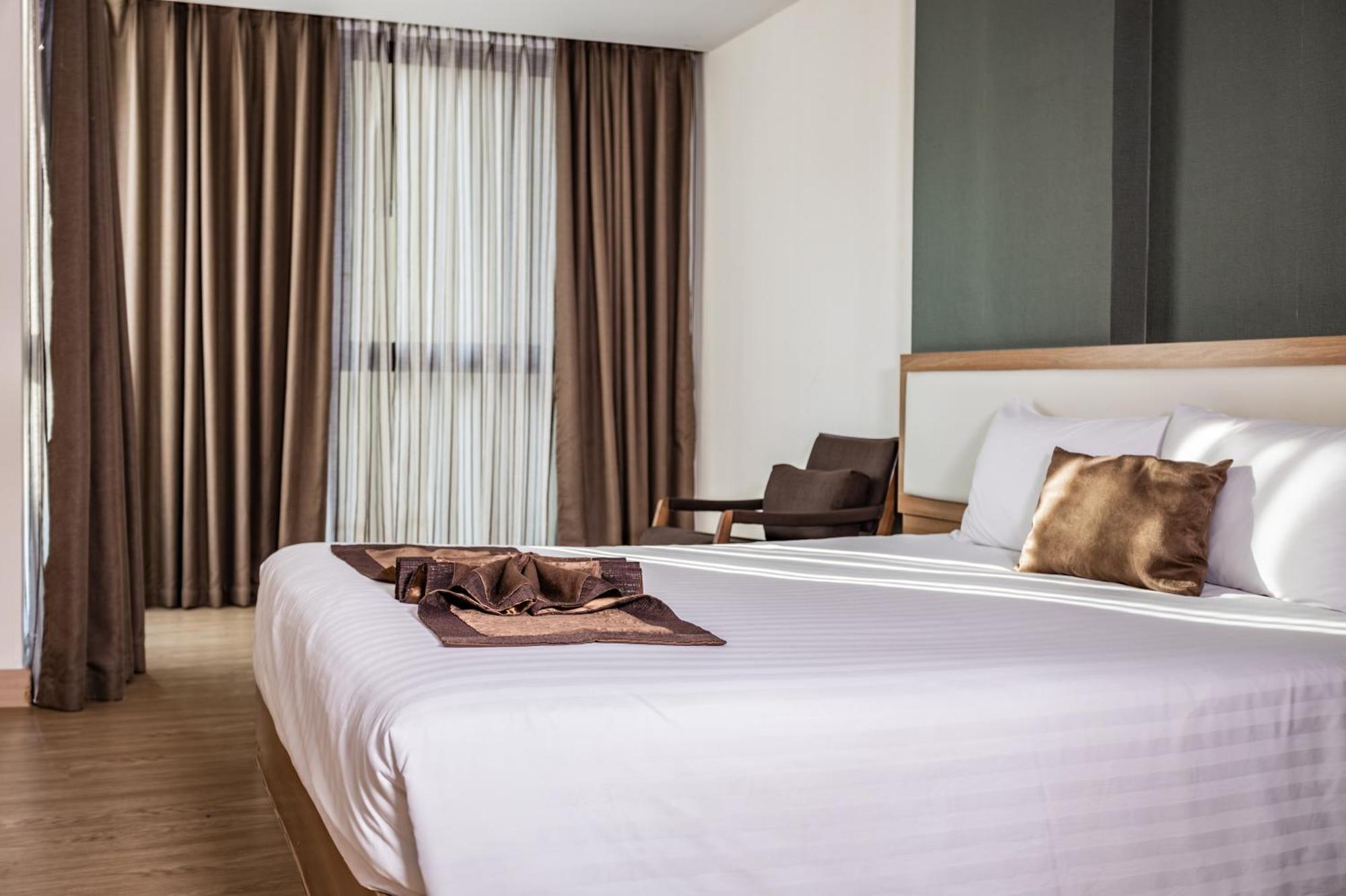 Ramada By Wyndham Bangkok Ten Ekamai Residences Luaran gambar