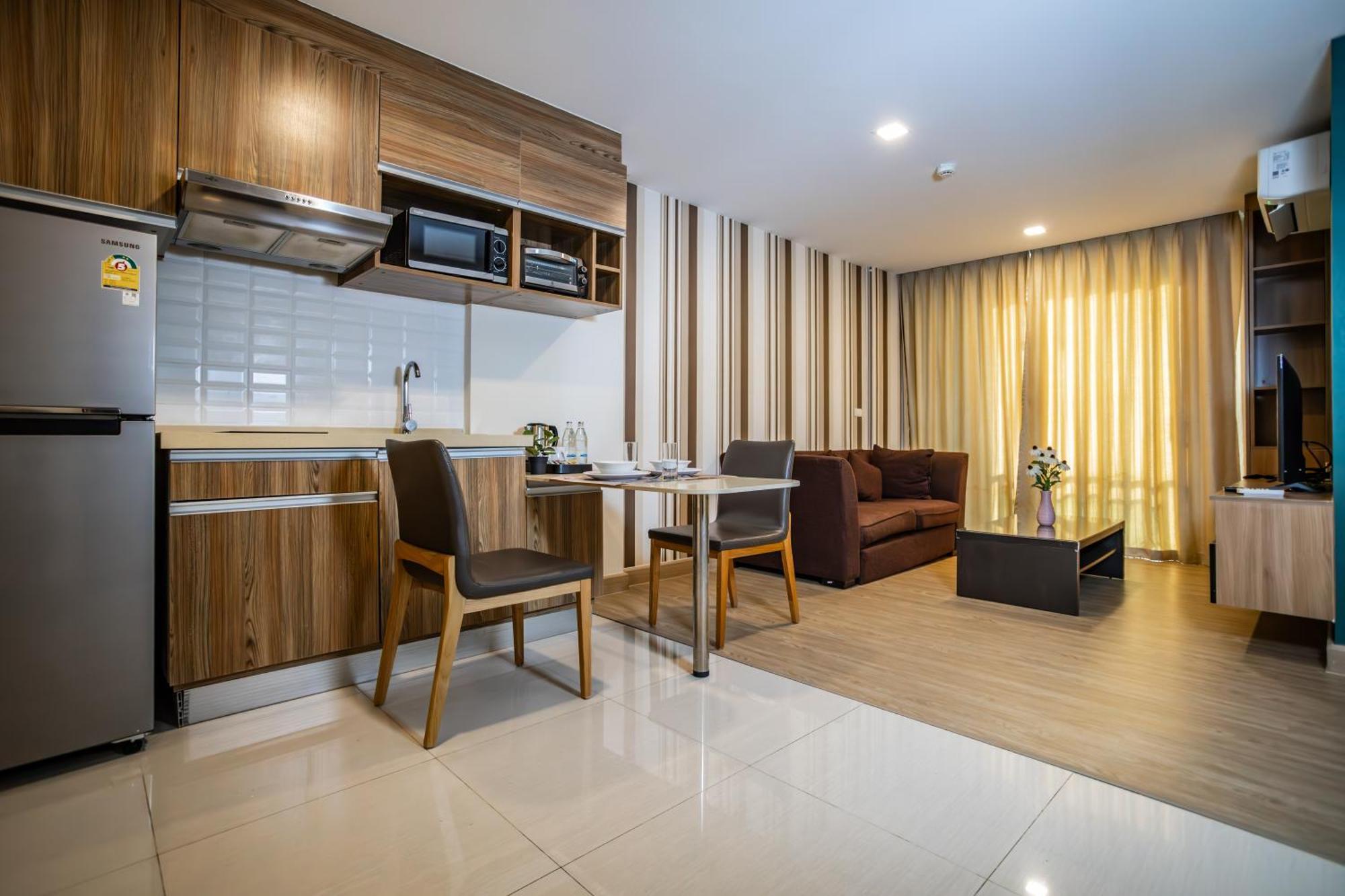 Ramada By Wyndham Bangkok Ten Ekamai Residences Luaran gambar