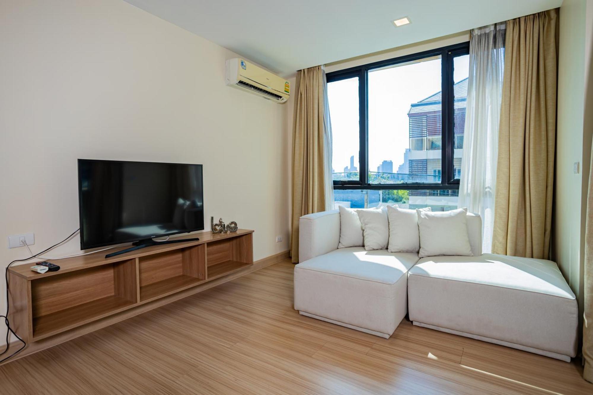 Ramada By Wyndham Bangkok Ten Ekamai Residences Luaran gambar