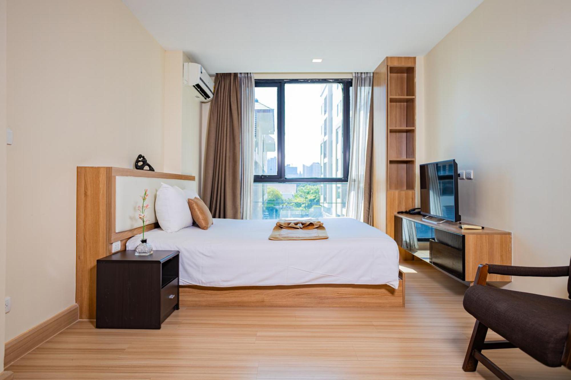 Ramada By Wyndham Bangkok Ten Ekamai Residences Luaran gambar