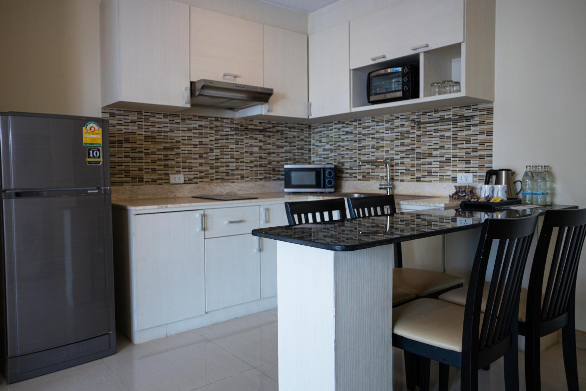 Ramada By Wyndham Bangkok Ten Ekamai Residences Luaran gambar