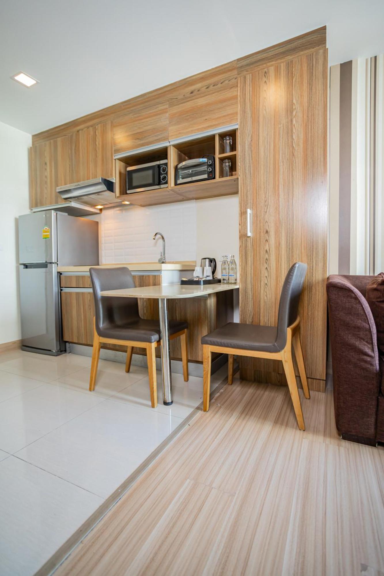Ramada By Wyndham Bangkok Ten Ekamai Residences Luaran gambar