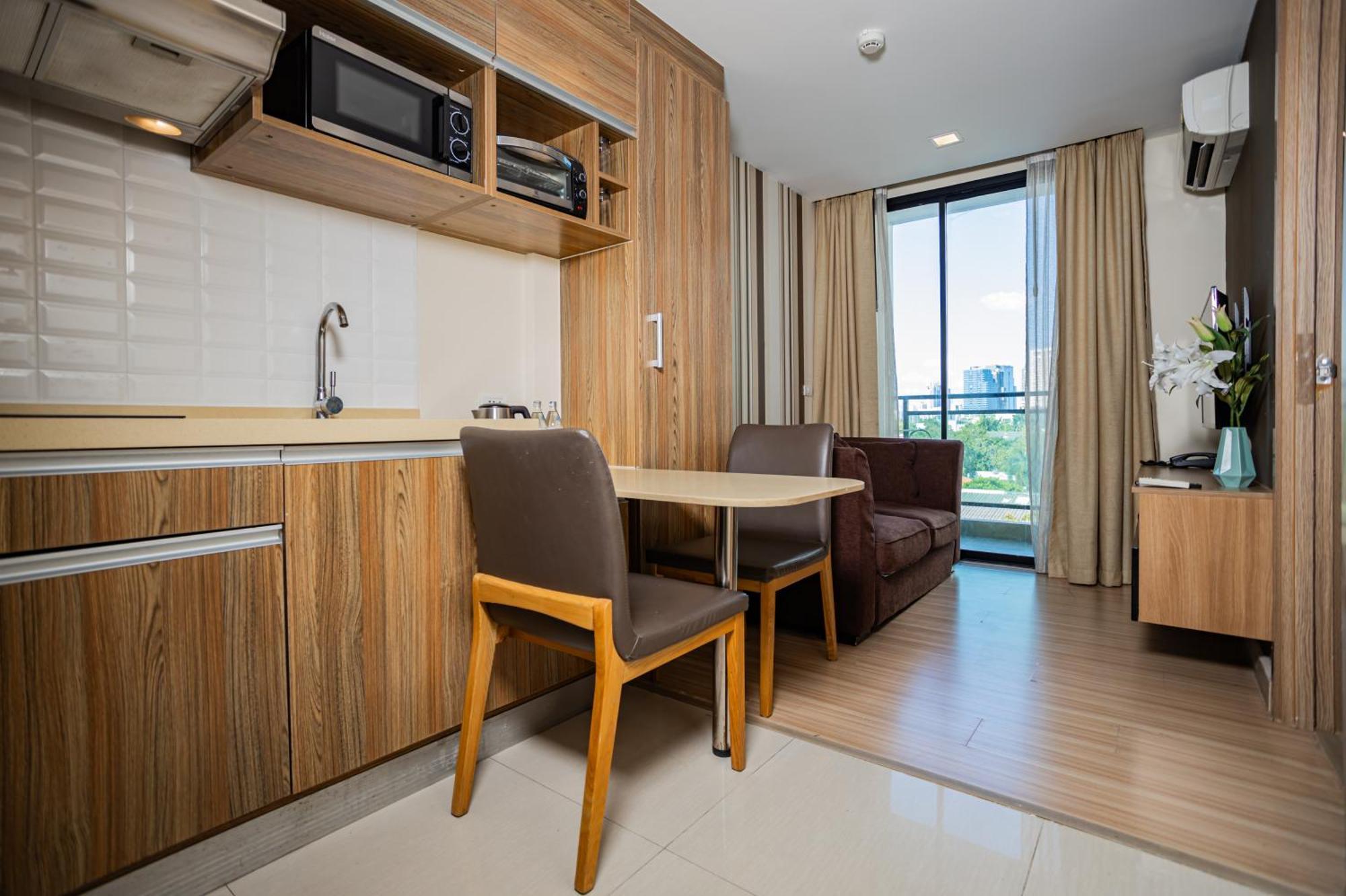 Ramada By Wyndham Bangkok Ten Ekamai Residences Luaran gambar