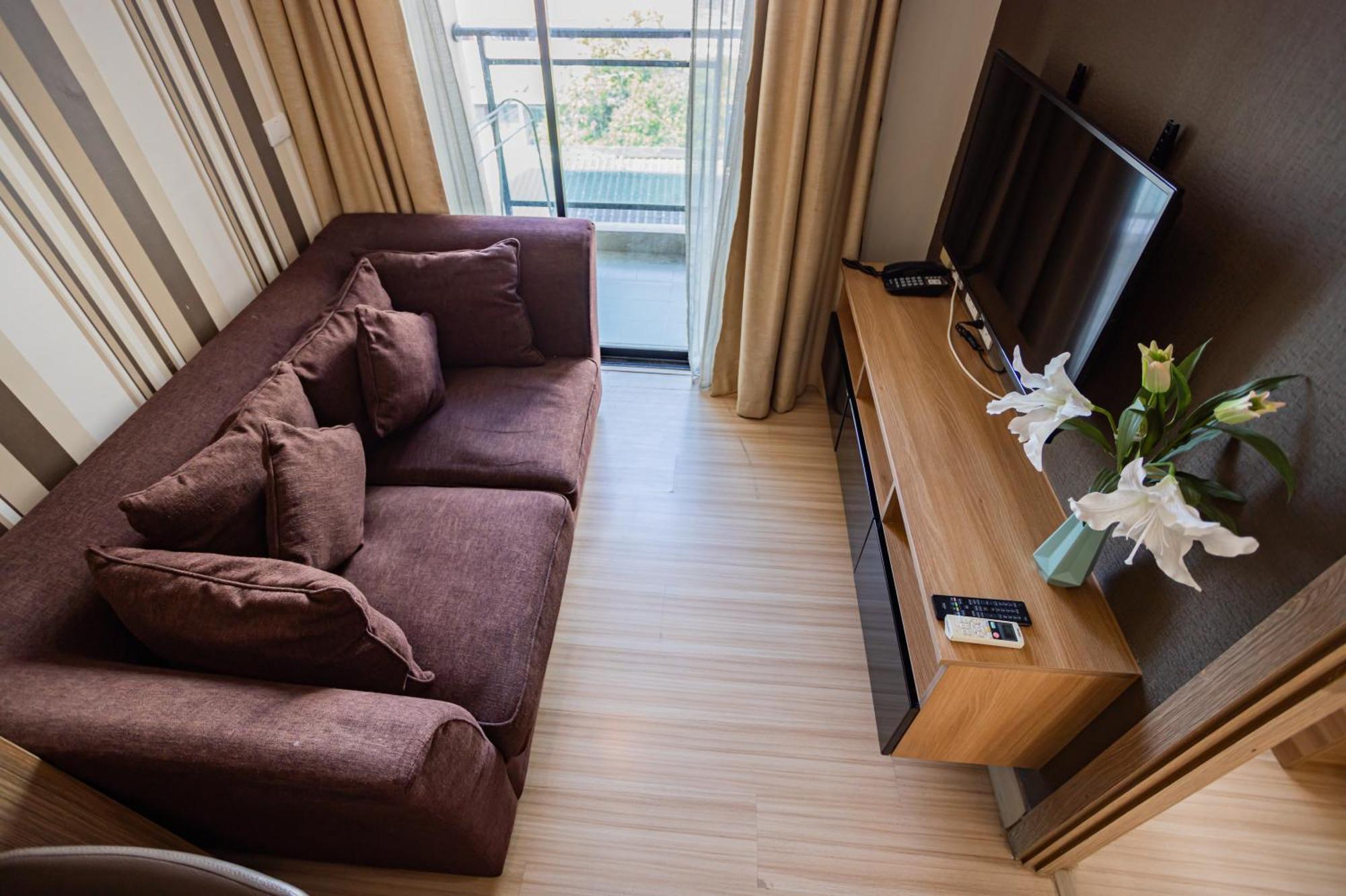 Ramada By Wyndham Bangkok Ten Ekamai Residences Luaran gambar