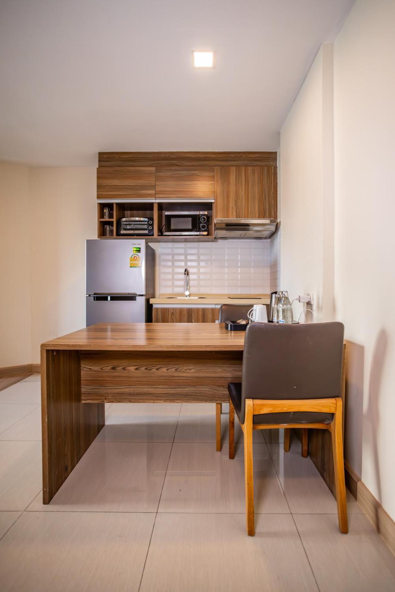 Ramada By Wyndham Bangkok Ten Ekamai Residences Luaran gambar
