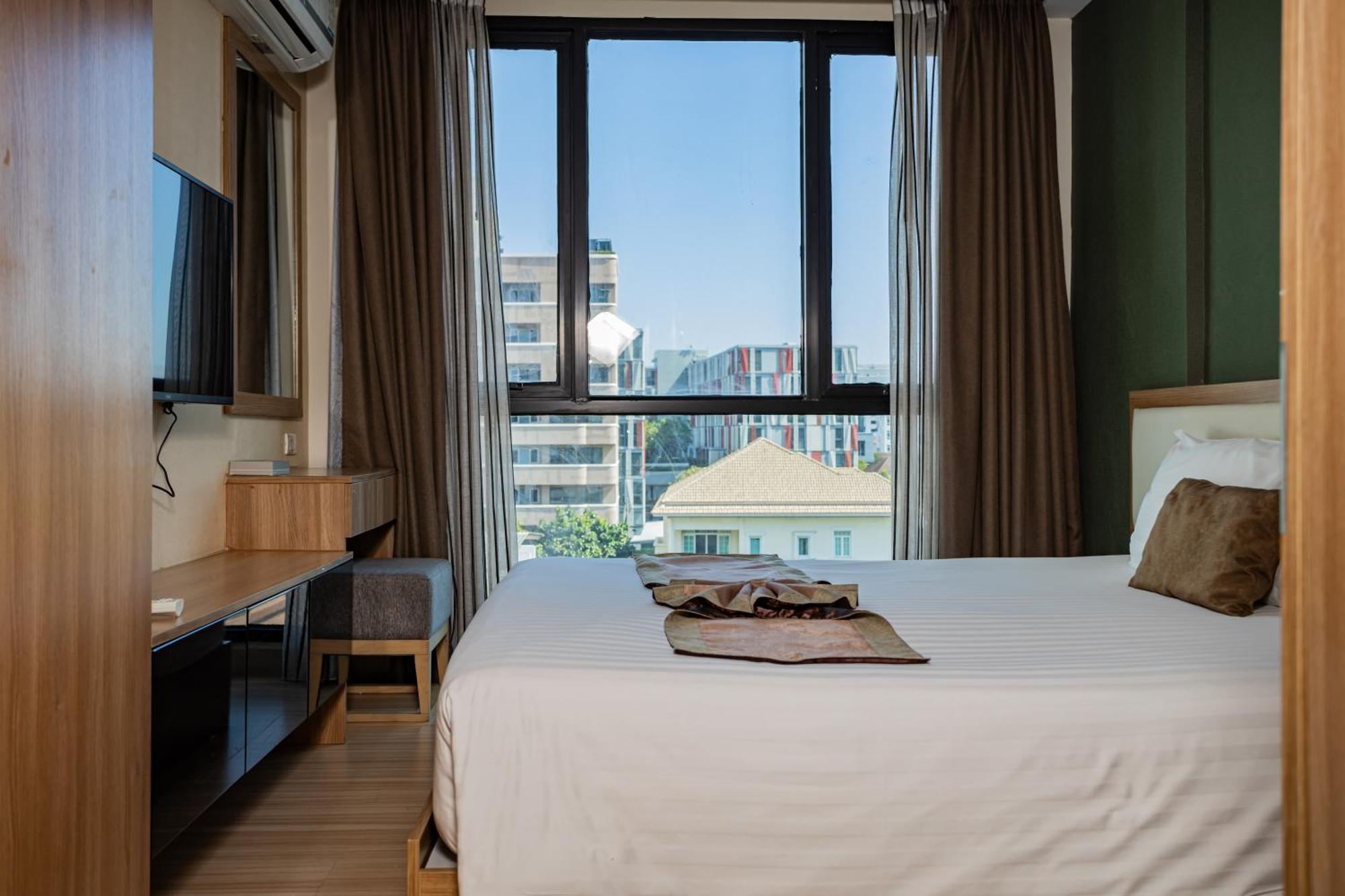 Ramada By Wyndham Bangkok Ten Ekamai Residences Luaran gambar