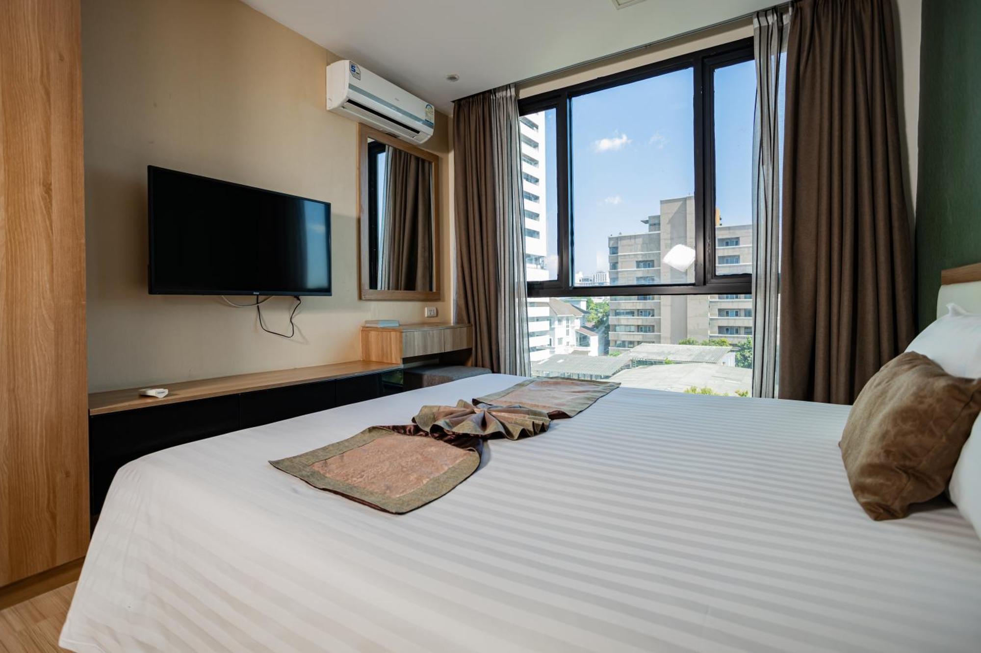 Ramada By Wyndham Bangkok Ten Ekamai Residences Luaran gambar