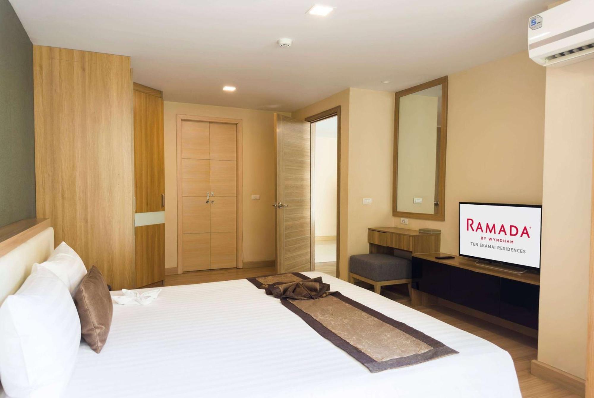 Ramada By Wyndham Bangkok Ten Ekamai Residences Luaran gambar