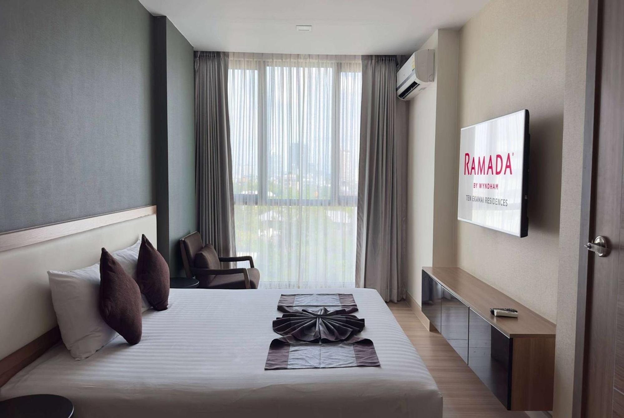 Ramada By Wyndham Bangkok Ten Ekamai Residences Luaran gambar