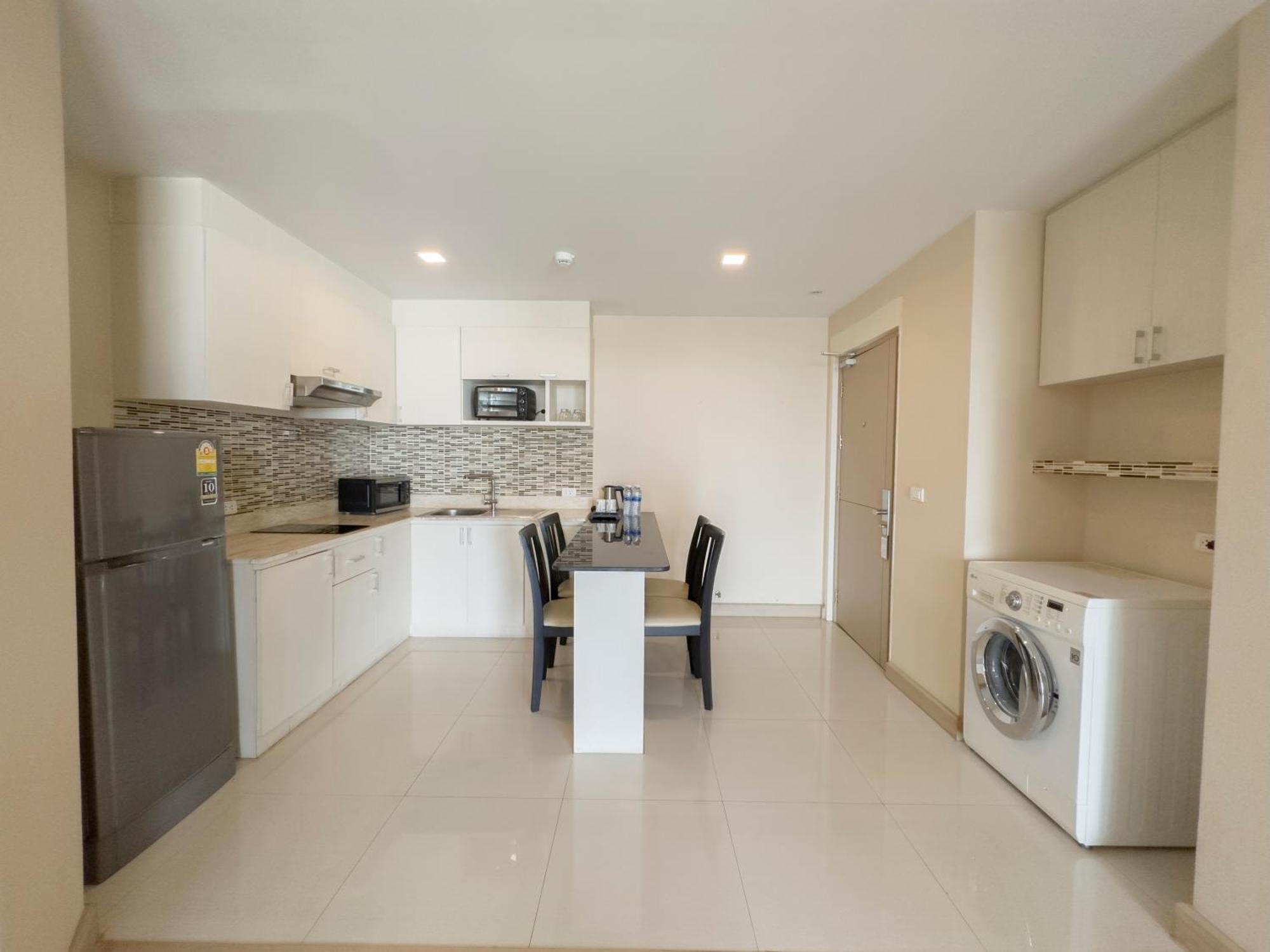 Ramada By Wyndham Bangkok Ten Ekamai Residences Luaran gambar