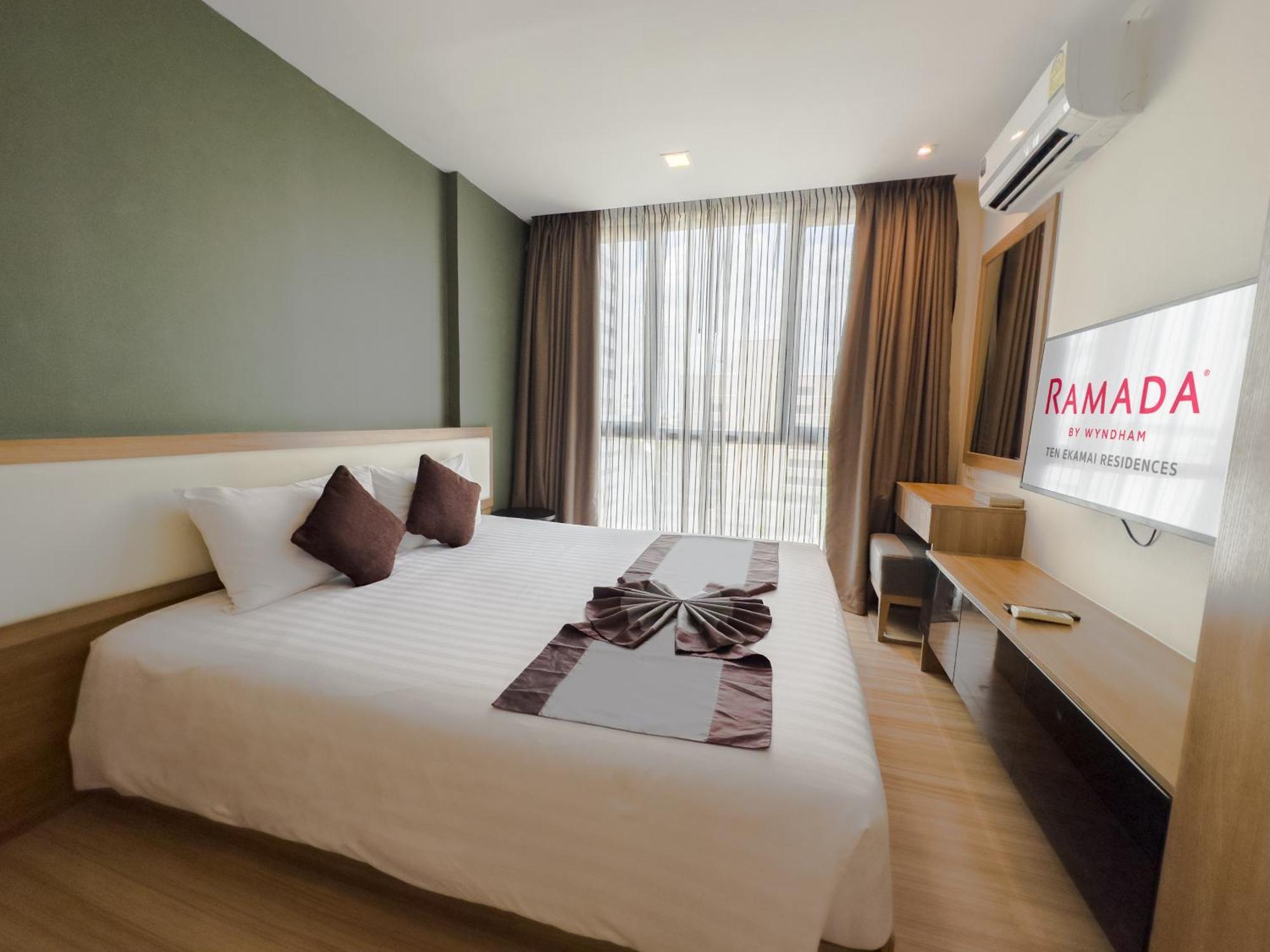Ramada By Wyndham Bangkok Ten Ekamai Residences Luaran gambar