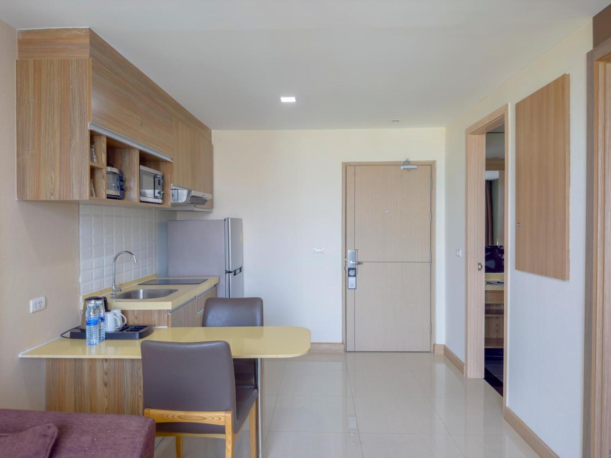 Ramada By Wyndham Bangkok Ten Ekamai Residences Luaran gambar
