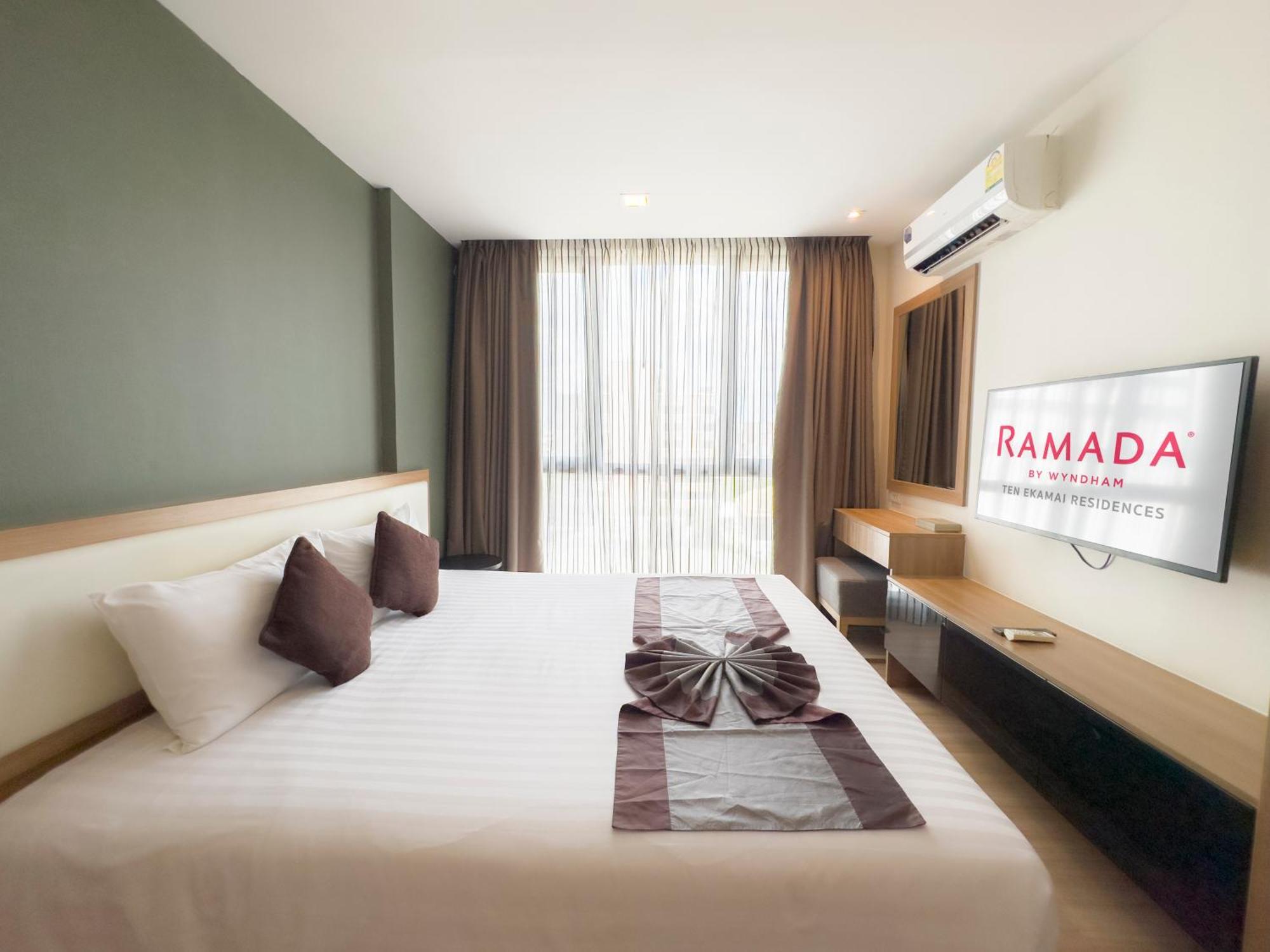 Ramada By Wyndham Bangkok Ten Ekamai Residences Luaran gambar