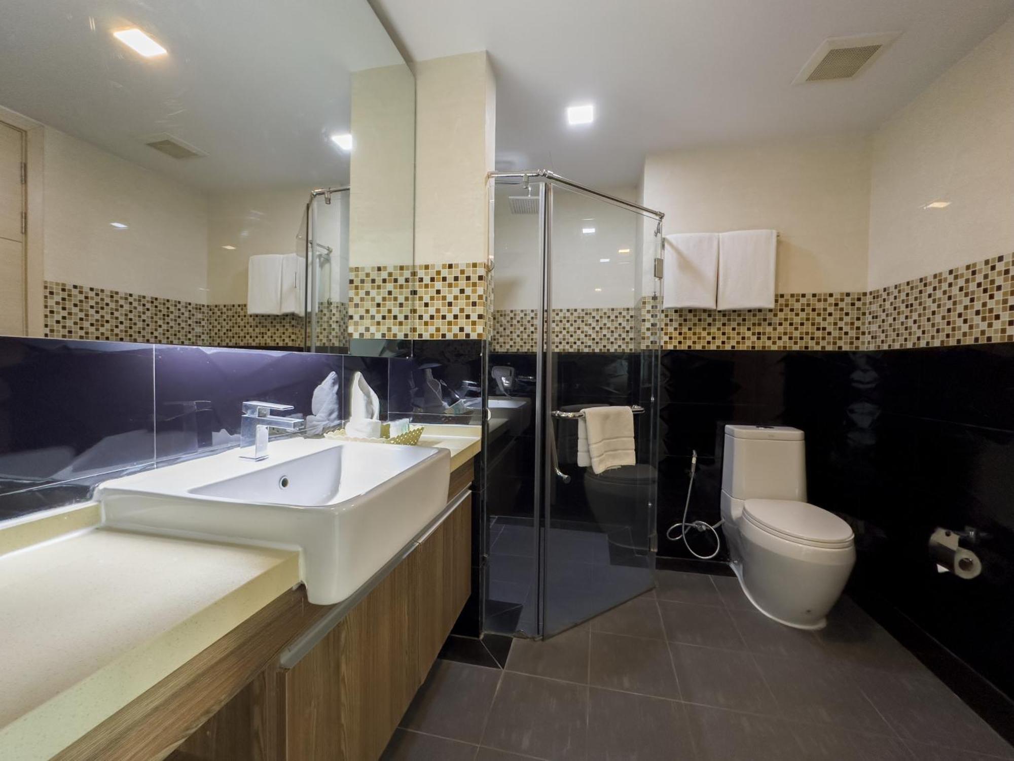 Ramada By Wyndham Bangkok Ten Ekamai Residences Luaran gambar